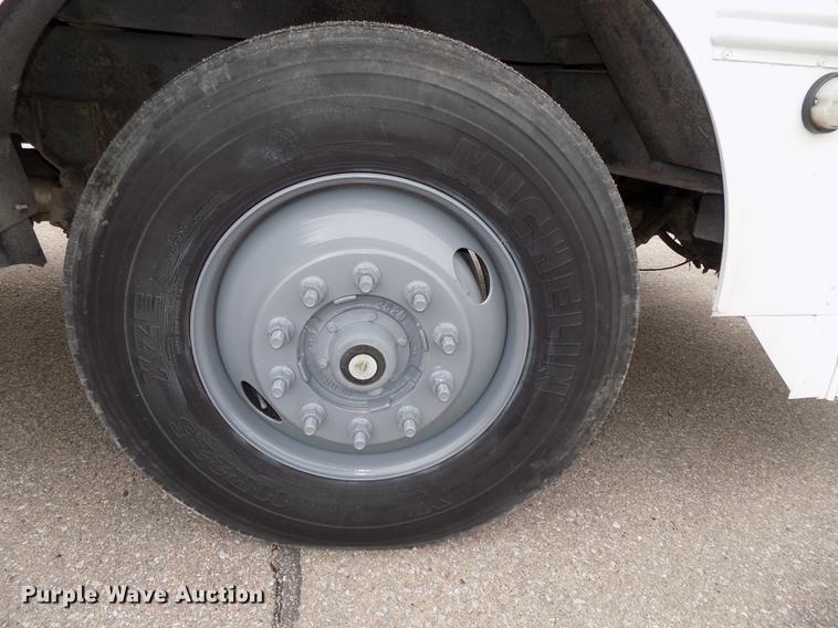 image for item DB8623 2002 Thomas Built Saf-T-Liner MVP school bus