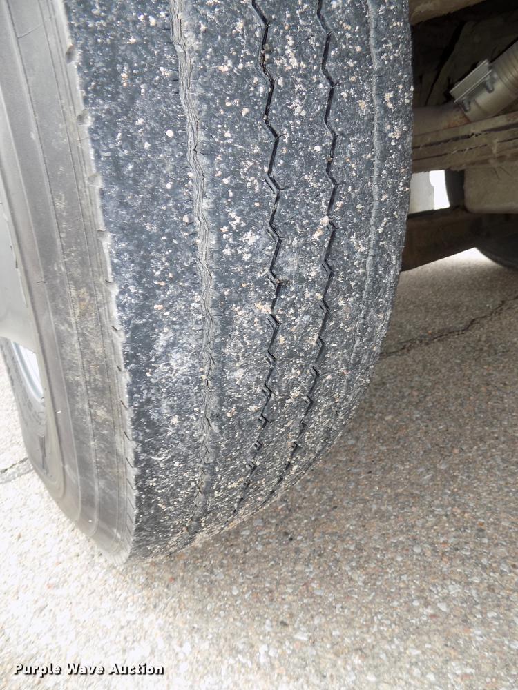 image for item DB8623 2002 Thomas Built Saf-T-Liner MVP school bus