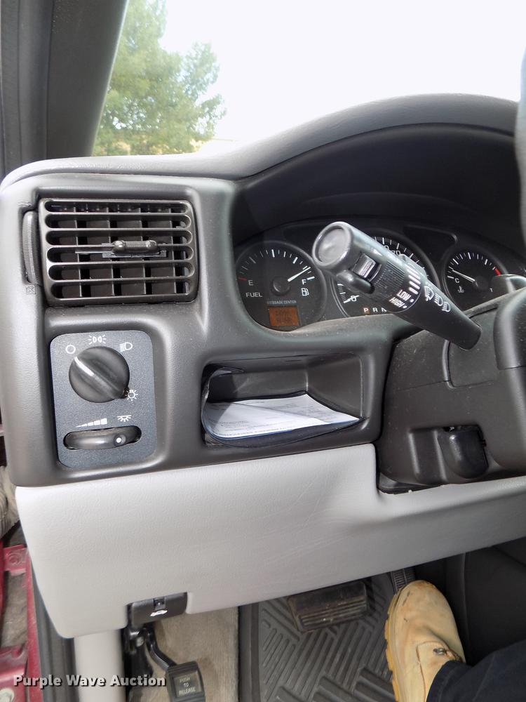 image for item DB8630 2004 Chevrolet Venture van