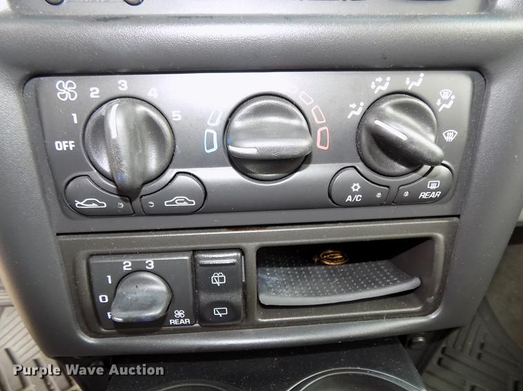 image for item DB8630 2004 Chevrolet Venture van