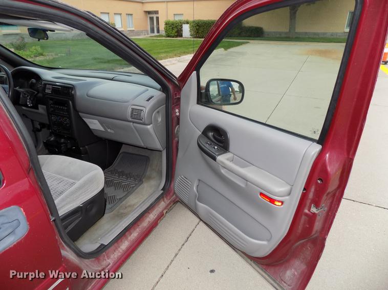 image for item DB8630 2004 Chevrolet Venture van