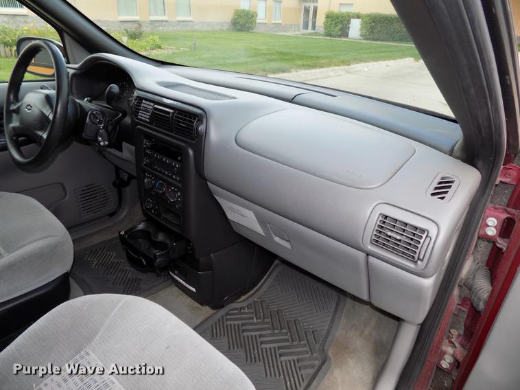 image for item DB8630 2004 Chevrolet Venture van