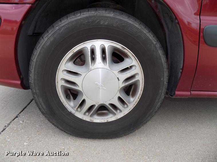 image for item DB8630 2004 Chevrolet Venture van