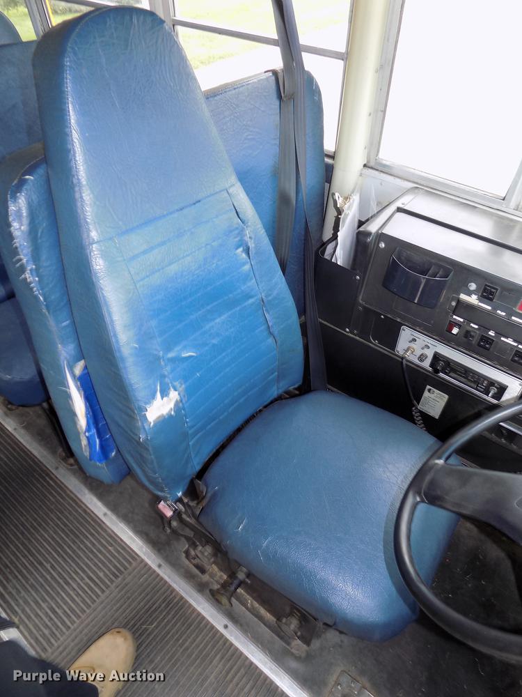 image for item DB8631 1992 International 3800 school bus