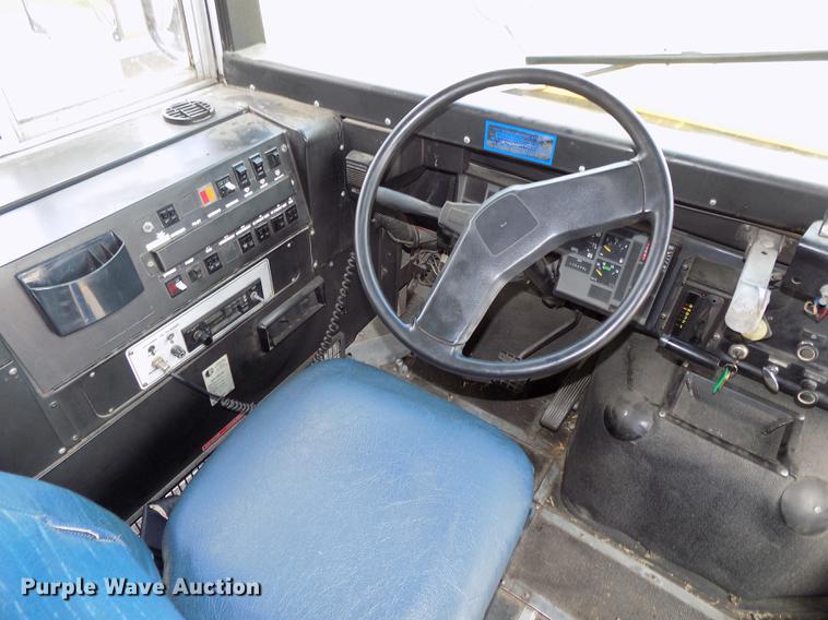 image for item DB8631 1992 International 3800 school bus