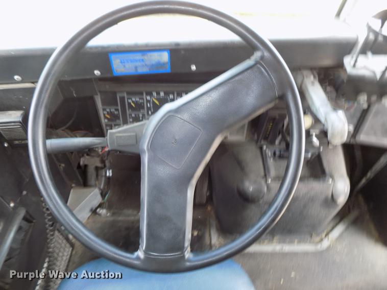 image for item DB8631 1992 International 3800 school bus