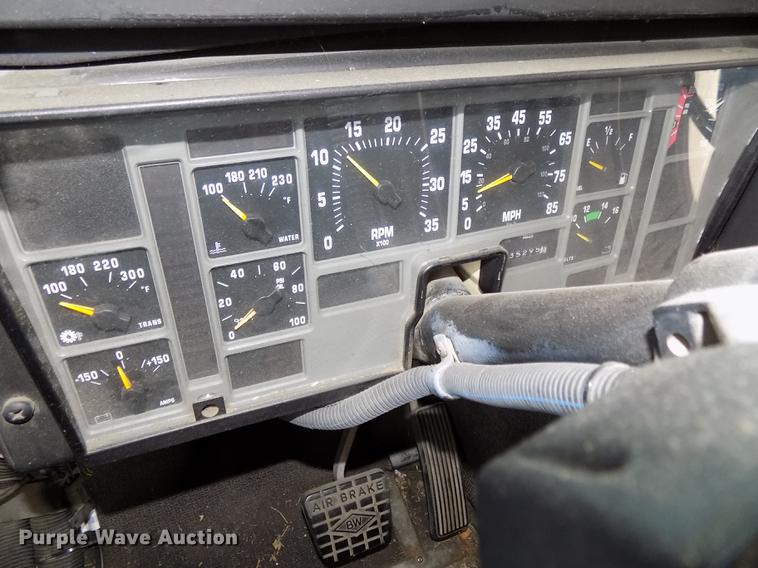 image for item DB8631 1992 International 3800 school bus