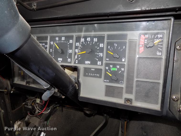 image for item DB8631 1992 International 3800 school bus