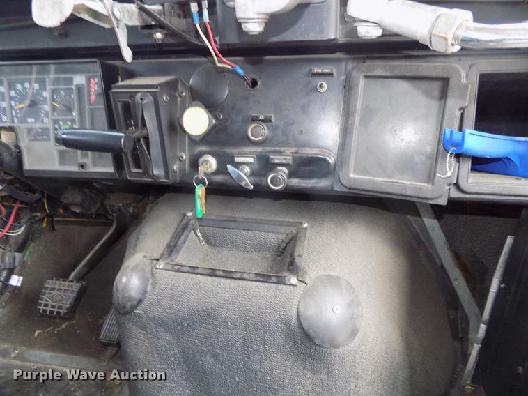 image for item DB8631 1992 International 3800 school bus