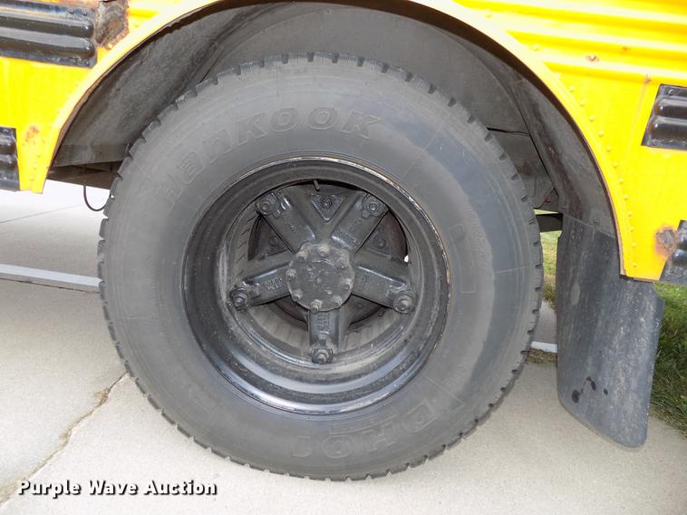 image for item DB8631 1992 International 3800 school bus