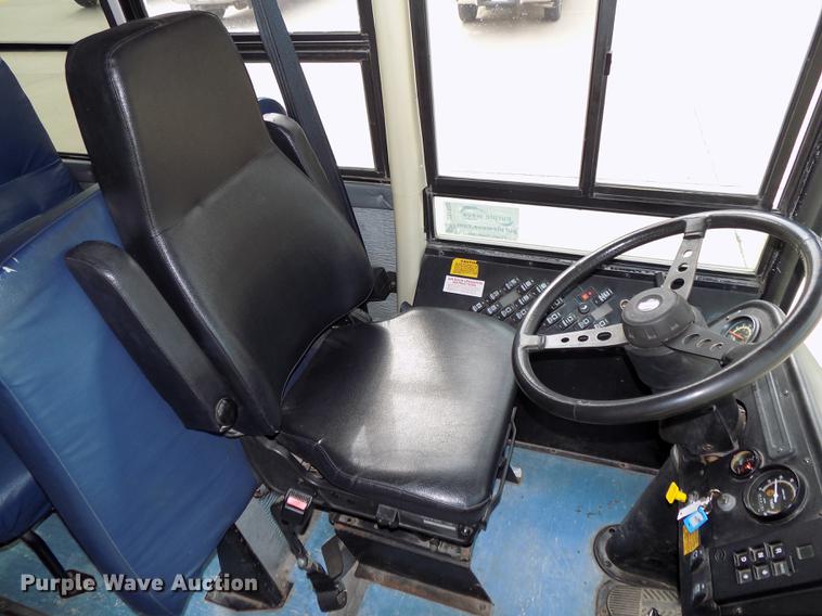 image for item DB8632 1999 Thomas Built Saf-T-Liner MVP school bus