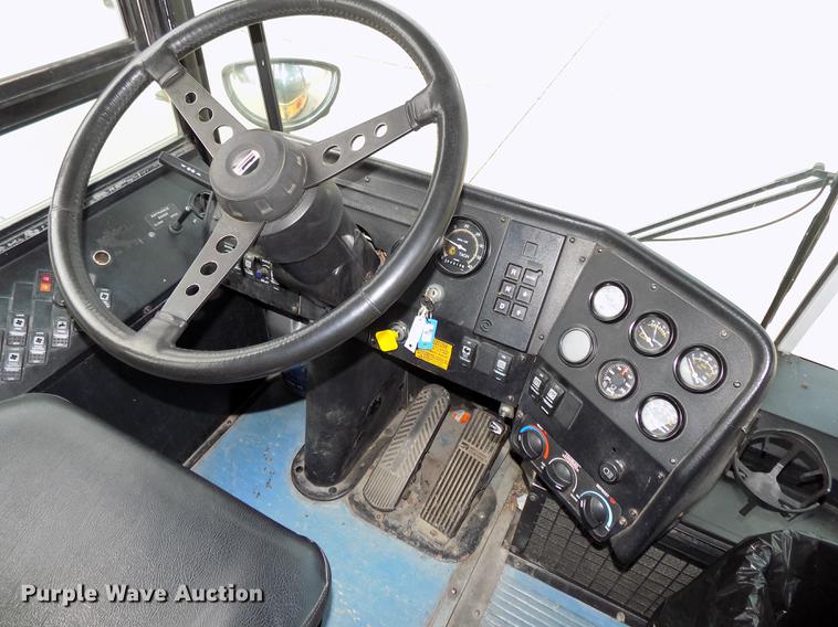 image for item DB8632 1999 Thomas Built Saf-T-Liner MVP school bus