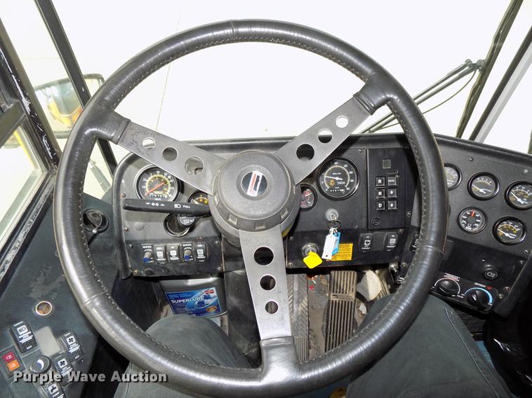 image for item DB8632 1999 Thomas Built Saf-T-Liner MVP school bus