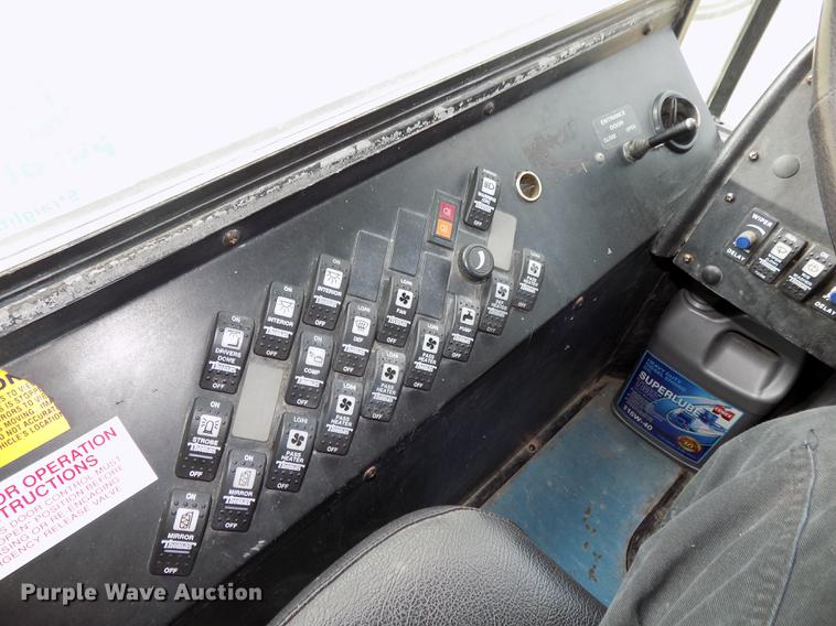 image for item DB8632 1999 Thomas Built Saf-T-Liner MVP school bus