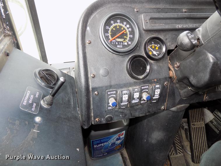 image for item DB8632 1999 Thomas Built Saf-T-Liner MVP school bus