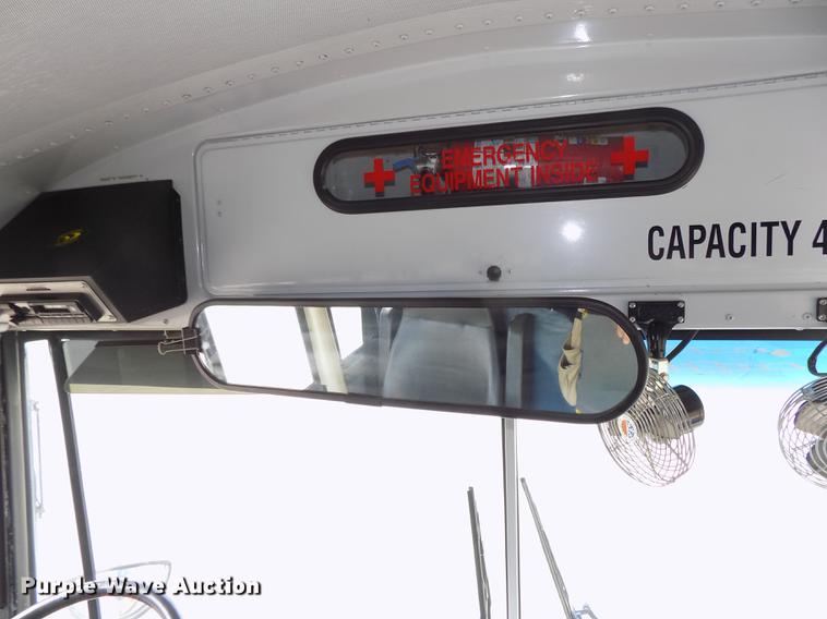 image for item DB8632 1999 Thomas Built Saf-T-Liner MVP school bus