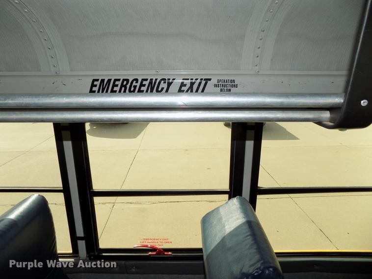 image for item DB8632 1999 Thomas Built Saf-T-Liner MVP school bus