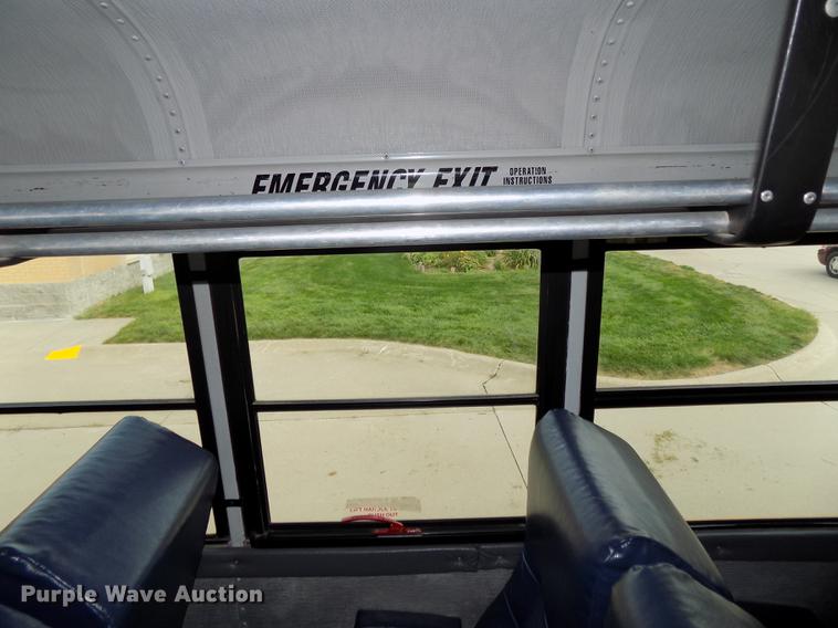 image for item DB8632 1999 Thomas Built Saf-T-Liner MVP school bus