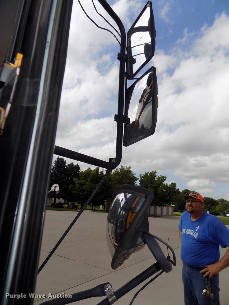 image for item DB8632 1999 Thomas Built Saf-T-Liner MVP school bus