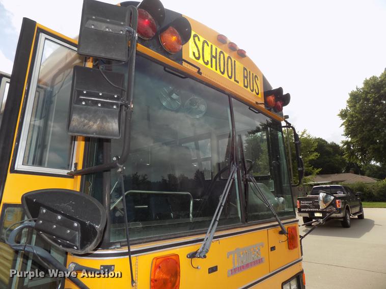 image for item DB8632 1999 Thomas Built Saf-T-Liner MVP school bus