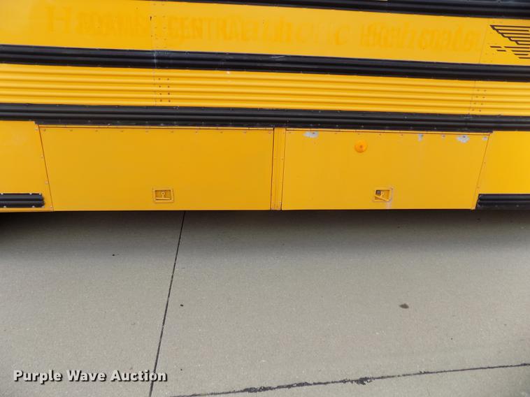 image for item DB8632 1999 Thomas Built Saf-T-Liner MVP school bus