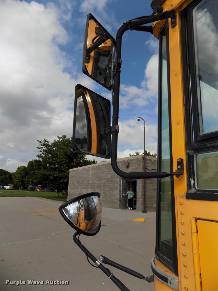 image for item DB8632 1999 Thomas Built Saf-T-Liner MVP school bus