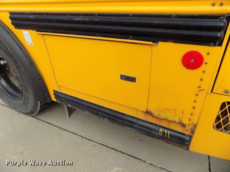 image for item DB8632 1999 Thomas Built Saf-T-Liner MVP school bus