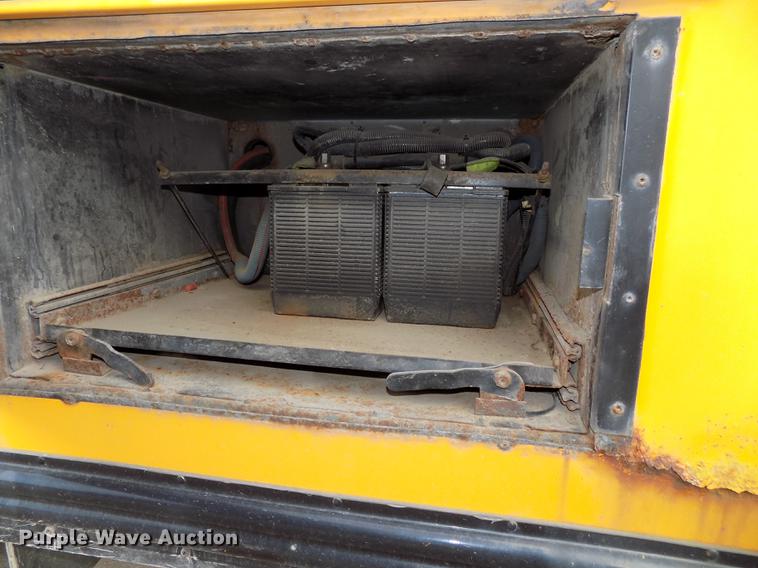 image for item DB8632 1999 Thomas Built Saf-T-Liner MVP school bus