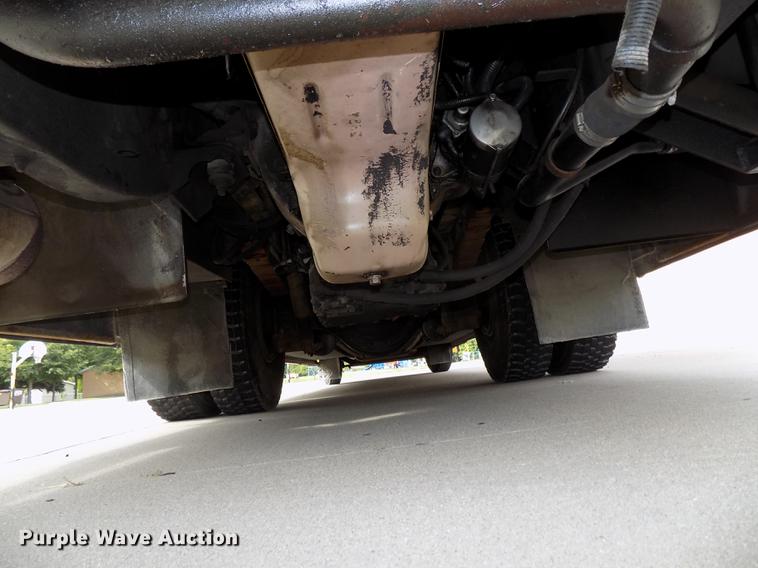 image for item DB8632 1999 Thomas Built Saf-T-Liner MVP school bus