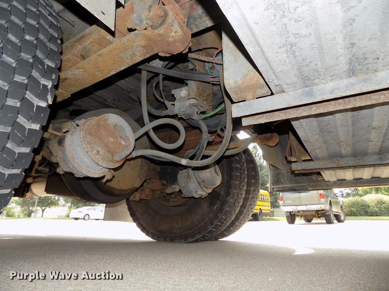 image for item DB8632 1999 Thomas Built Saf-T-Liner MVP school bus