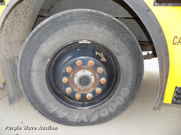 image for item DB8632 1999 Thomas Built Saf-T-Liner MVP school bus