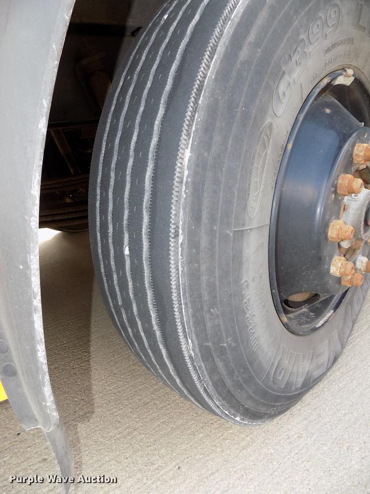 image for item DB8632 1999 Thomas Built Saf-T-Liner MVP school bus