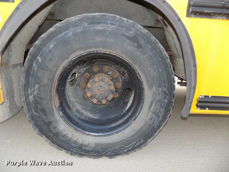 image for item DB8632 1999 Thomas Built Saf-T-Liner MVP school bus