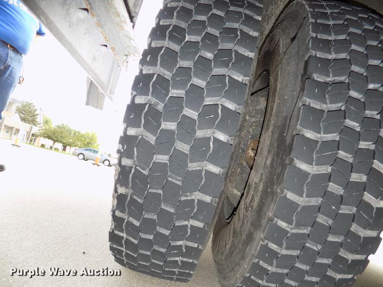 image for item DB8632 1999 Thomas Built Saf-T-Liner MVP school bus