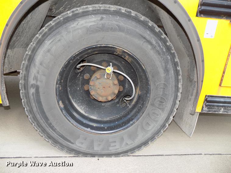 image for item DB8632 1999 Thomas Built Saf-T-Liner MVP school bus