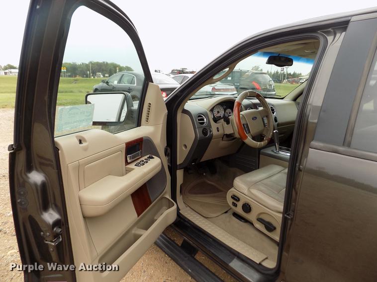 image for item DB9128 2005 Ford F150 Lariat SuperCrew pickup truck