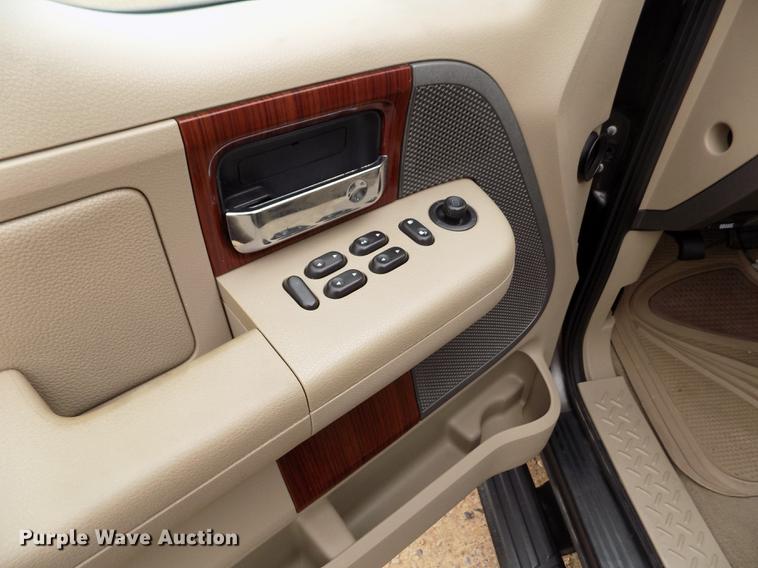 image for item DB9128 2005 Ford F150 Lariat SuperCrew pickup truck