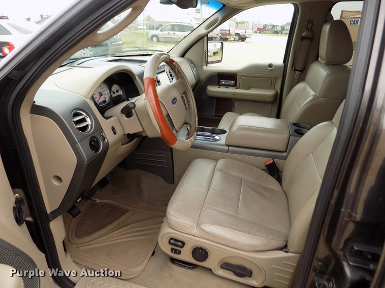 image for item DB9128 2005 Ford F150 Lariat SuperCrew pickup truck