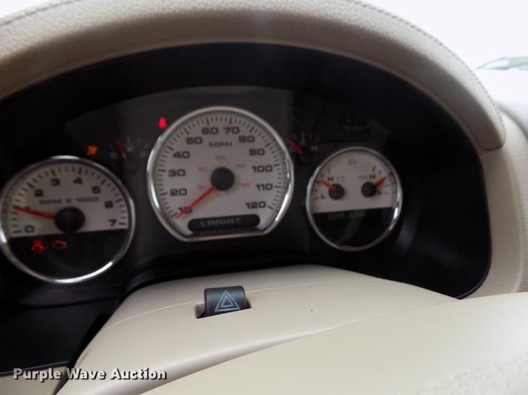 image for item DB9128 2005 Ford F150 Lariat SuperCrew pickup truck