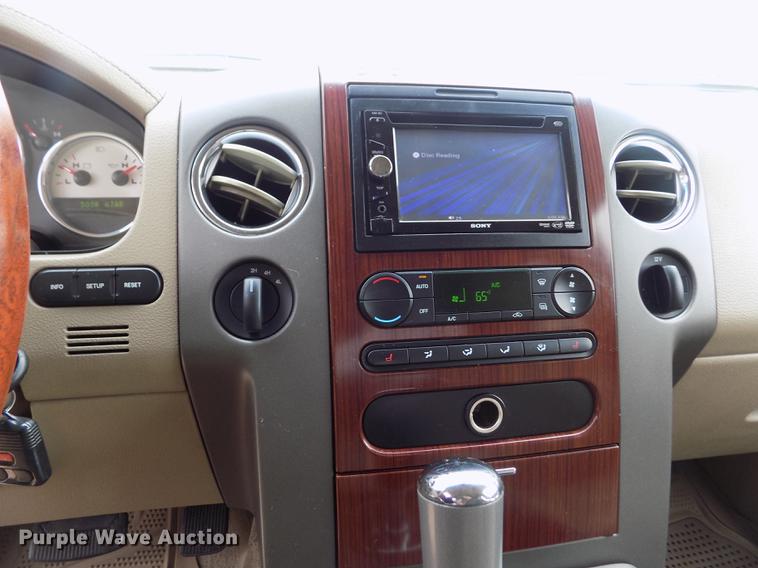 image for item DB9128 2005 Ford F150 Lariat SuperCrew pickup truck