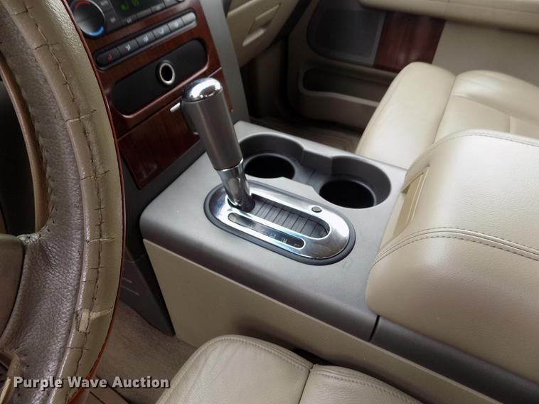 image for item DB9128 2005 Ford F150 Lariat SuperCrew pickup truck