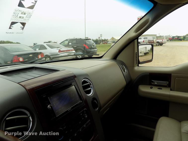 image for item DB9128 2005 Ford F150 Lariat SuperCrew pickup truck