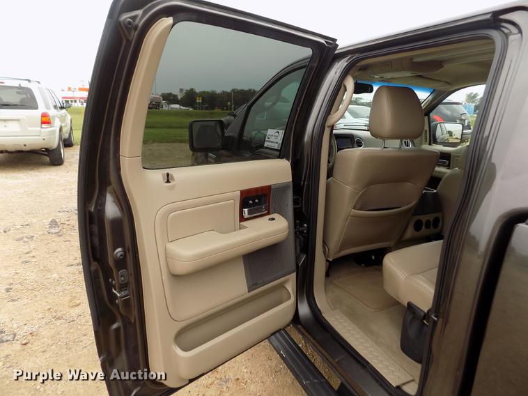 image for item DB9128 2005 Ford F150 Lariat SuperCrew pickup truck