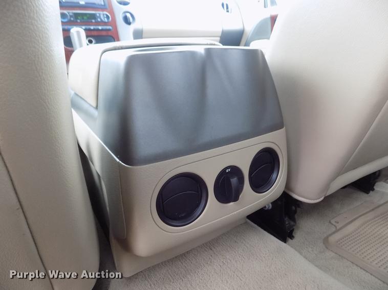 image for item DB9128 2005 Ford F150 Lariat SuperCrew pickup truck