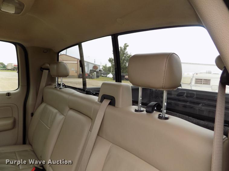 image for item DB9128 2005 Ford F150 Lariat SuperCrew pickup truck