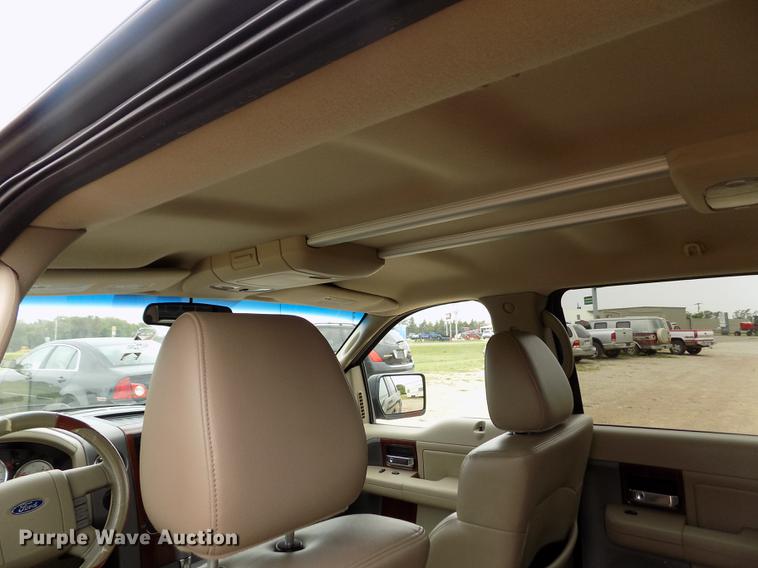 image for item DB9128 2005 Ford F150 Lariat SuperCrew pickup truck