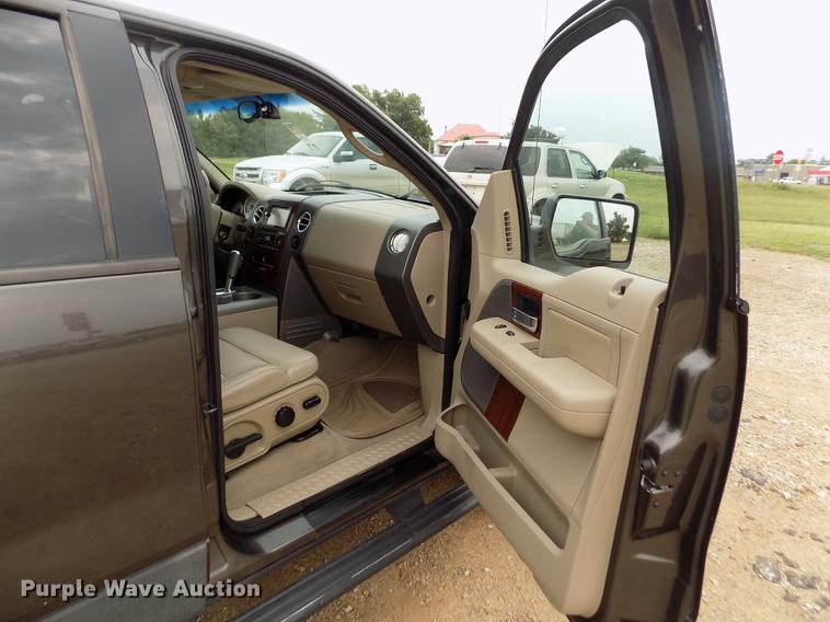 image for item DB9128 2005 Ford F150 Lariat SuperCrew pickup truck