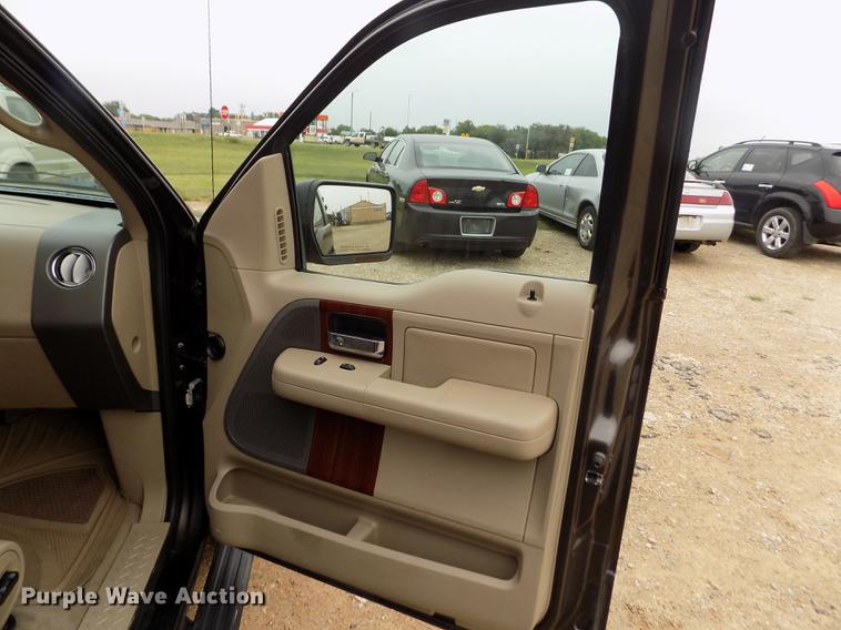 image for item DB9128 2005 Ford F150 Lariat SuperCrew pickup truck