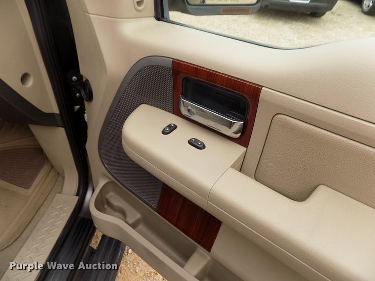 image for item DB9128 2005 Ford F150 Lariat SuperCrew pickup truck