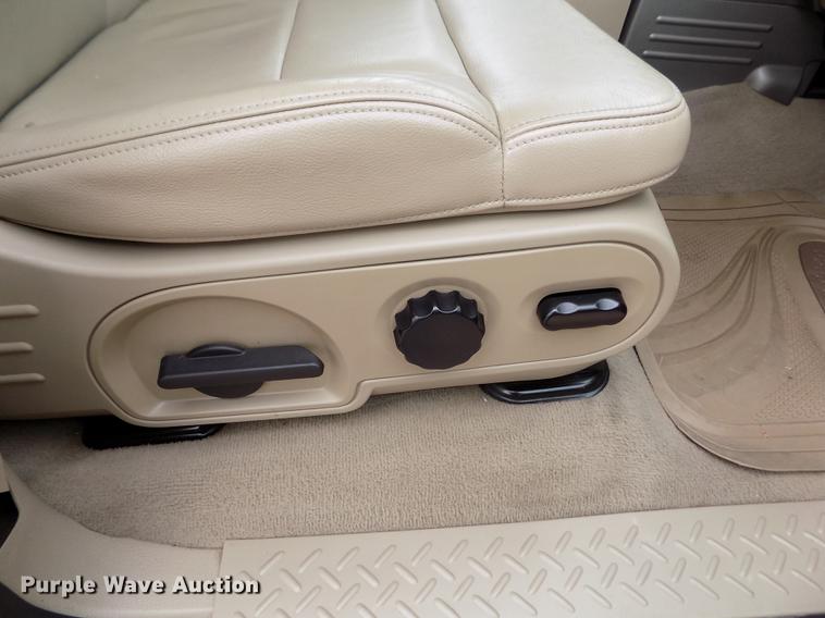 image for item DB9128 2005 Ford F150 Lariat SuperCrew pickup truck